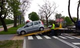 Parkowanie na przejściu dla pieszych. Laweta ściągnęła samochód (wideo)