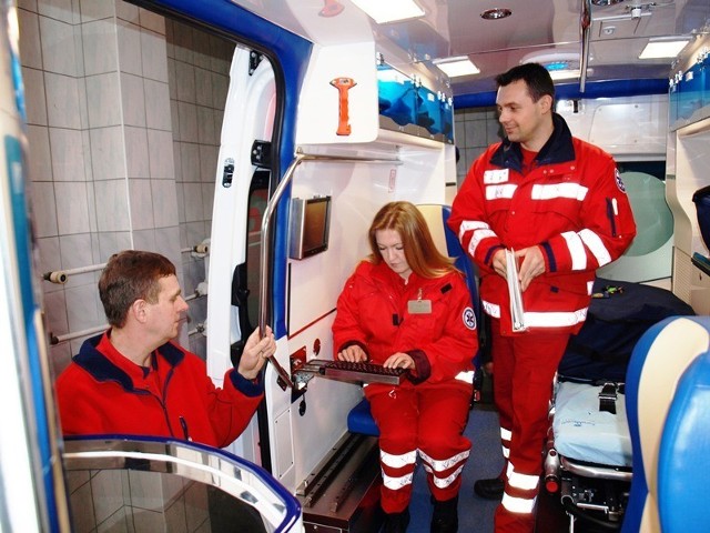 Nową  karetkę już wypróbowała ekipa w składzie: Marian Michoń, kierowca-ratownik medyczny, Renata Myjak, specjalistka pielęgniarstwa ratunkowego oraz Krzysztof Woszczak, ratownik medyczny.