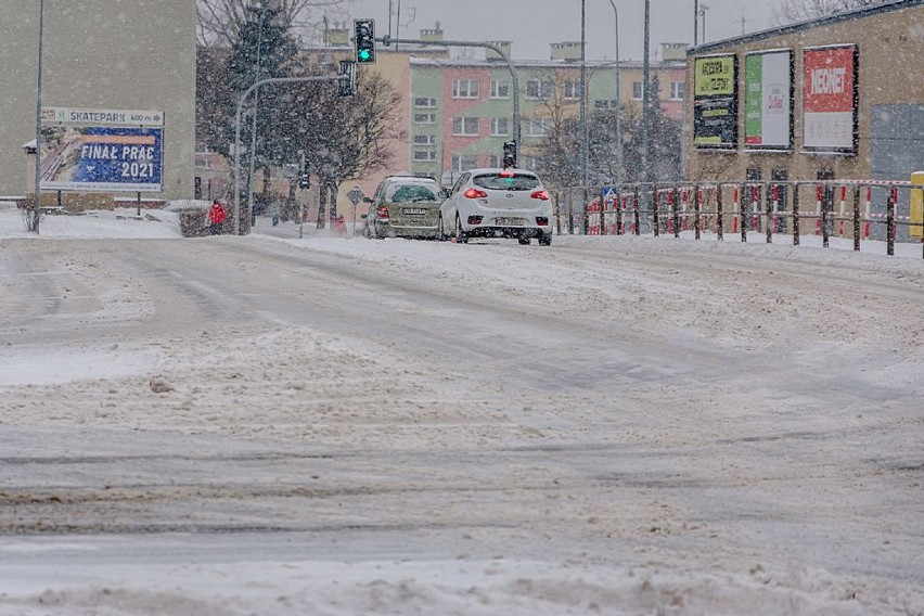 Wałbrzych: Zima nie odpuszcza. Mróz i opady śniegu w Wałbrzychu obfite będą także w poniedziałek(ZDJĘCIA)