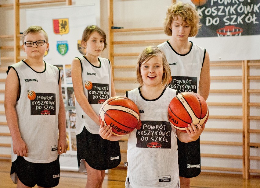 Szkolny Basket w powiecie puckim. Koszykarze Trefla Sopot odwiedzą szkoły | ZDJĘCIA