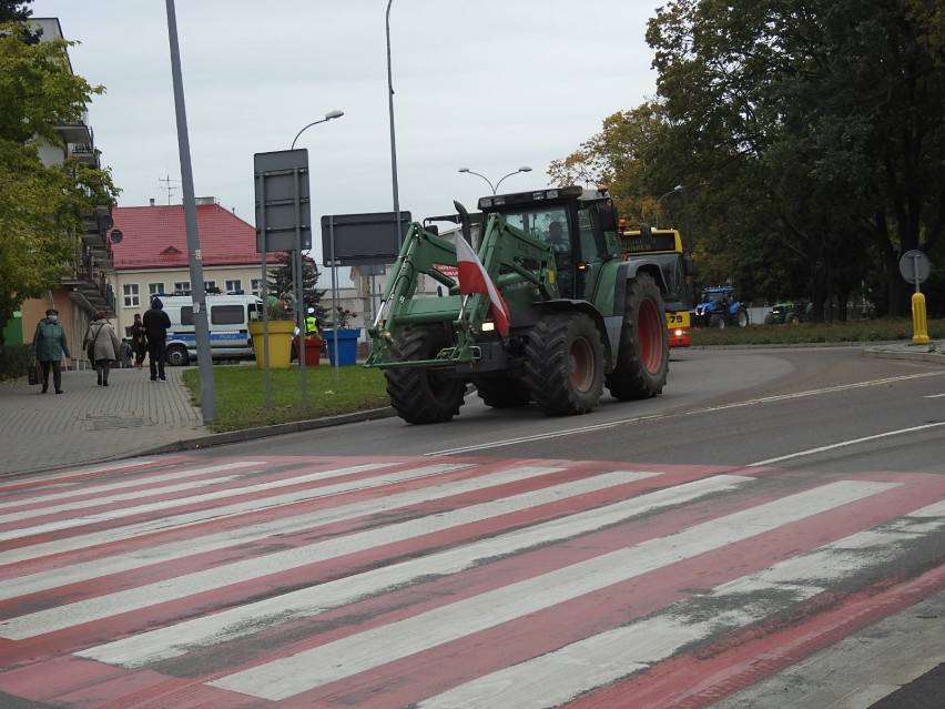 Ciągniki na ulicach Łomży. Kolejne protesty rolników w województwie podlaskim [zdjęcia] [21.10.2020]