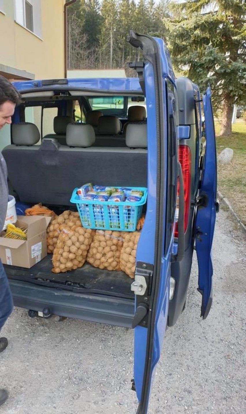 Mieli gest! Uczniowie przekazali same pyszności dla służb! [ZDJĘCIA]