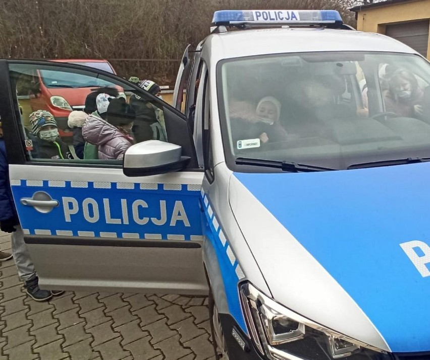 Uczniowie z Paniewa z wizytą u policjantów w KPP Radziejów [zdjęcia]