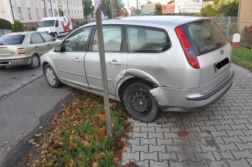 Poranne zderzenie na skrzyżowaniu (ZDJĘCIA)