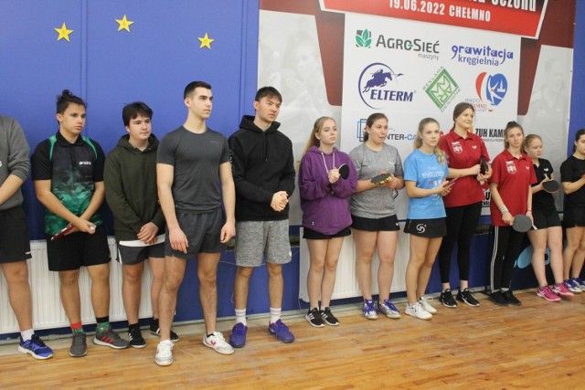Po dwie drużyny - żeńskie i męskie - awansowały do finału wojewódzkiego Licealiady w tenisie stołowym