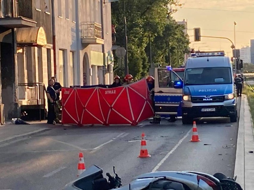 Śmiertelny wypadek na ulicy Grochowskiej w Warszawie. Zatrzymano kierowcę osobówki, który ukrywał się przed policją. Usłyszy zarzuty