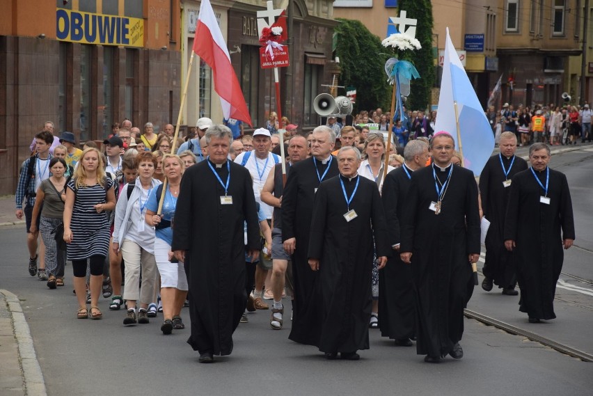 - Z Gorzowa wyjdą cztery grupy. Jedna z parafii katedralnej,...