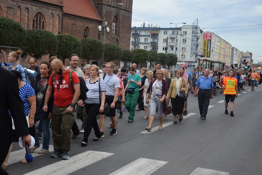 - Z Gorzowa wyjdą cztery grupy. Jedna z parafii katedralnej,...