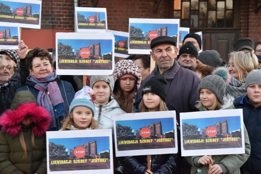Protest w obronie ścinawskiej "Jedynki"