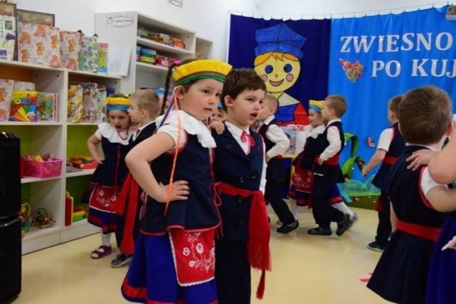 Już po raz piąty Przedszkole Publiczne "Kujawiaczek" będzie organizatorem konkursu recytatorskiego w kujawskiej gwarze. Na zdjęciach migawki z poprzednich edycji konkursu