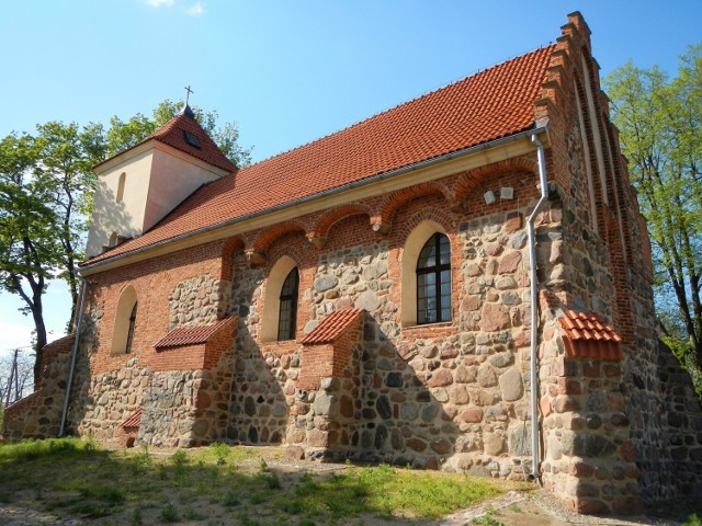 Nie tylko zamki krzyżackie, także gotyckie kościoły świadczą o znaczeniu tego zakonu rycerskiego na ziemiach polskich. Prezentujemy świątynie wiejskie, które nie mogą się równać z miejskimi, ale i tak budowane z kamieni i cegły, i dziś robią wrażenie, a przy tym nadal służą parafianom