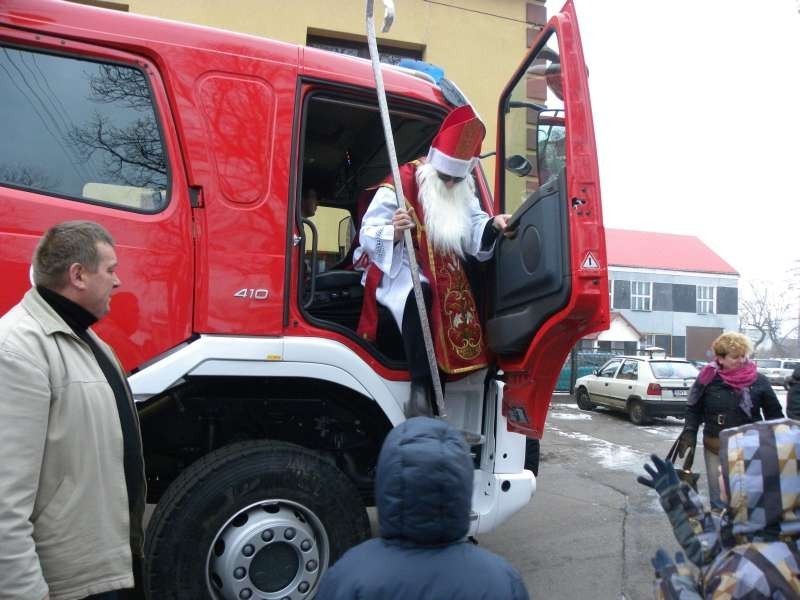 Święty Mikołaj jeździł z prezentami po Koziegłowach i innych miejscowościach powiatu
