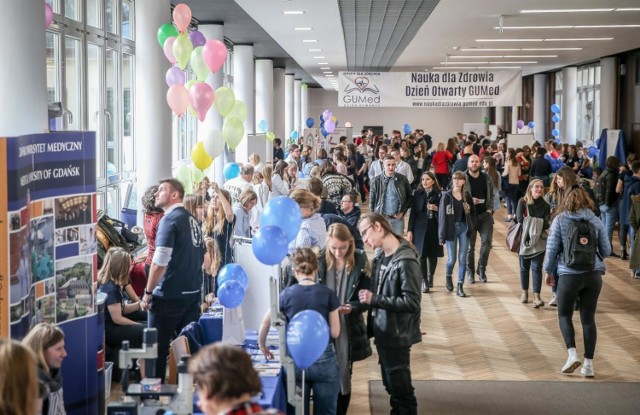 Gdański Uniwersytet Medyczny charakteryzuje wysoki potencjał naukowy i rozwojowy - podkreślano w Warszawie ( na zdj. dzień otwarty uczelni)