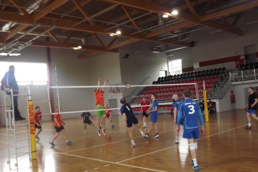 W hali OSIR w Golubiu–Dobrzyniu rozegrano piątą kolejkę spotkań ligi amatorów