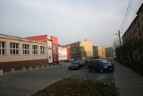 Brakuje miejsc parkingowych przed SP nr 3 w Mikołowie