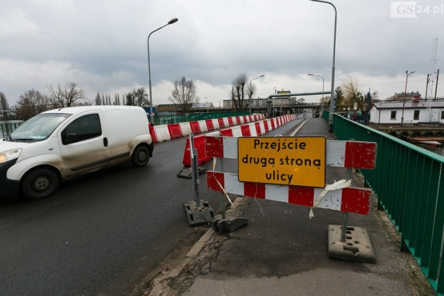 Most nad kanałem Zielonym w ciągu ulicy Heyki ma tylko jeden pas ruchu. Podczas przeglądu eksperci stwierdzili pogarszający się stan konstrukcji.  Wiąże się to z obniżeniem nośności mostu.

ZOBACZ TEŻ: 

Zobacz także: Polscy kierowcy tracą przez korki miliardy złotych
