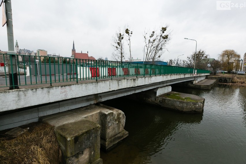 Most nad kanałem Zielonym w ciągu ulicy Heyki ma tylko jeden...