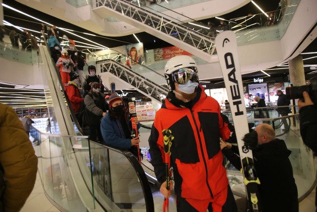 Protest narciarzy w Galerii Katowickiej