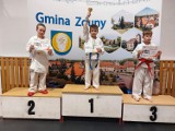 Najmłodsi zawodnicy Pleszewskiego Klubu Karate przywieźli ze Zdun worek medali 
