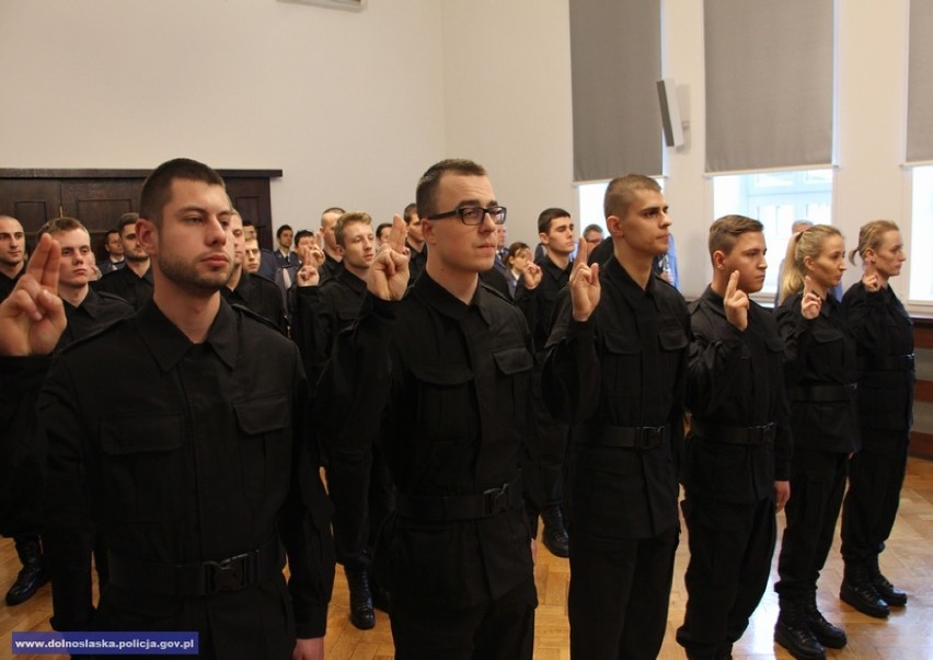 Nowi policjanci ślubowali we Wrocławiu