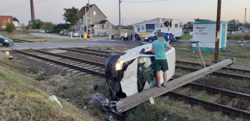 Poważny wypadek na przejeździe kolejowym w Bierutowie  