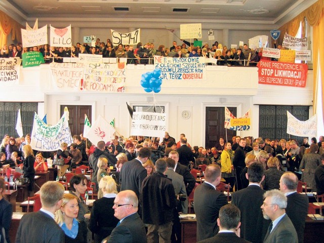 Ostatnie sesje Rady Miejskiej obfitowały w protesty.