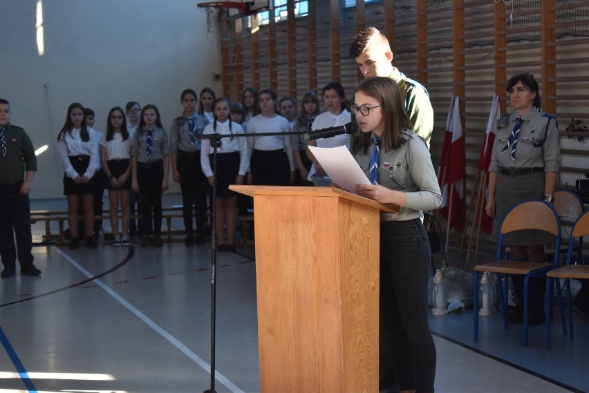 Uroczystość nadania przekazania sztandaru i nadania imienia Obrońców Westerplatte Szkole Podstawowej w Choczu