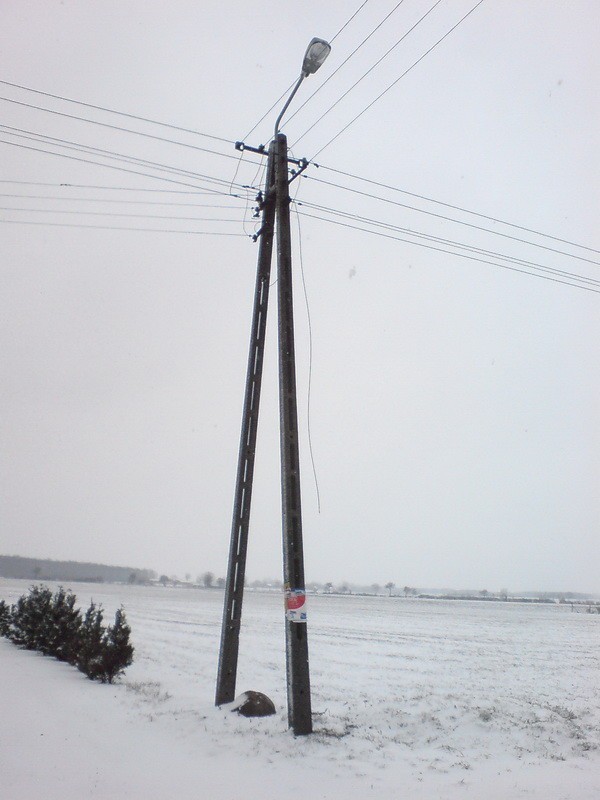 Zerwana linia energetyczna w Broniszewicach