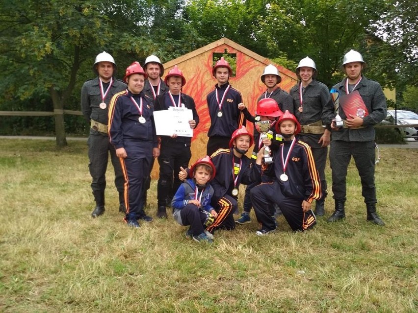 Młodzieżowa drużyna OSP Kośmidry zwyciężyła w wojewódzkich zawodach. Seniorzy wywalczyli brąz [ZDJĘCIA]