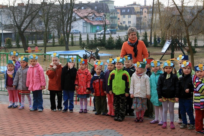 Dzieci z przedszkola Przyjaciół Książki w Sierakowie przywitały wiosnę