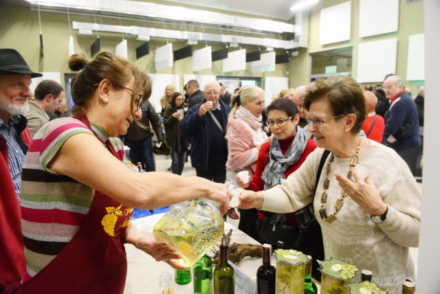 W sobotę, 18 listopada, w Lubuskim Centrum Winiarstwa odbyło się II Święto Młodego Lubuskiego Wina. Wśród atrakcji nie zabrakło m.in. degustacji lubuskich win, produktów regionalnych oraz potraw tradycyjnej kuchni polskiej.
