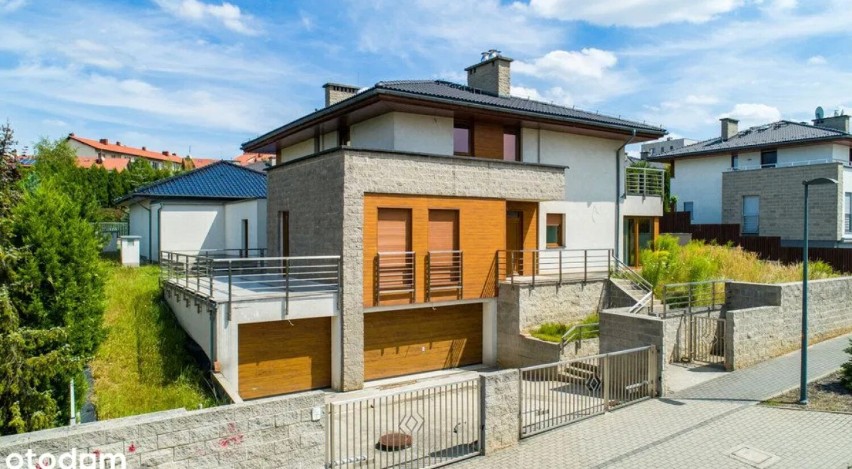 Powierzchnia - 523 m²...