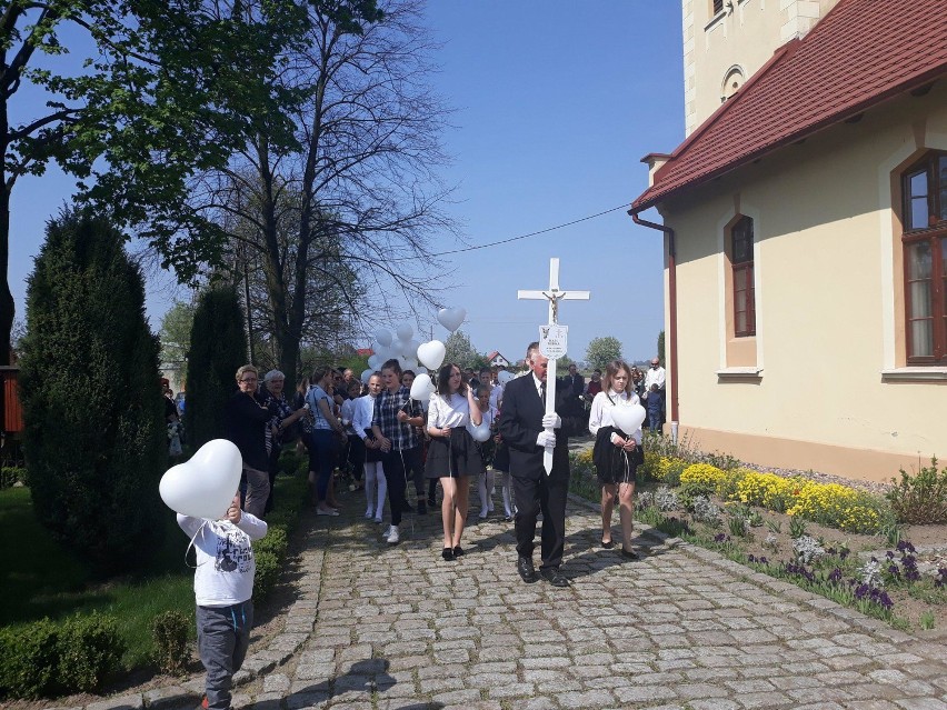 Kaja Bedka spoczęła dziś na cmentarzu w Gołębicach. Żegnały ją tłumy mieszkańców