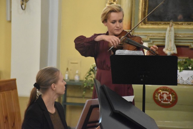 24 września 2023 roku odbyły się dwa kolejne koncerty w ramach cyklu „Muzyka w kościelnej nawie”. Tym razem piękne dźwięki wybrzmiały w świątyniach w Kuczkowie i Kowalewie. W obu zaprezentowały się: grająca na skrzypcach barokowych Aleksandra Lesner i klawesynistka Natalia Hyżak