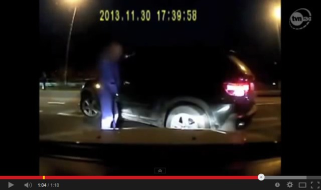 To już klasyka gatunku. Agresywny kierowca BMW, który jeździł po Katowicach. Nie dość, że łamał przepisy, to jeszcze zaatakował niewinnego człowieka. W końcu został jednak złapany i osądzony.