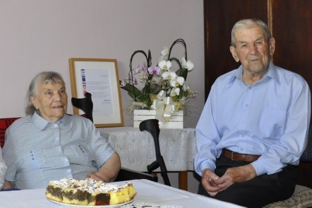 Wyjątkowego jubileuszu doczekali Helena i Sylwester Waliczkowie, którzy przeżyli jako małżeństwo 70 lat!