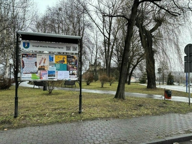 Na tablicy ogłoszeń znajdującej się przy wejściu do Parku im. Ireny Styczyńskiej już nie można powiesić plakatu wyborczego. Może natomiast znaleźć się tam informacja o poczynaniach prezydenta, który ubiega się o reelekcję