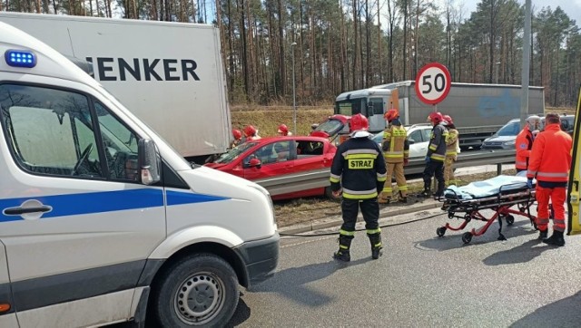 Po wypadku na ulicy Ściegiennego pierwsi pomocy udzielali policjanci z Zespołu Medycznego Oddziału Prewencji Policji w Kielcach, którzy byli akurat w pobliżu.