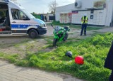 Wypadek na ulicy Klikowskiej w Tarnowie. Na łuku drogi motocykl zderzył się z samochodem osobowym 