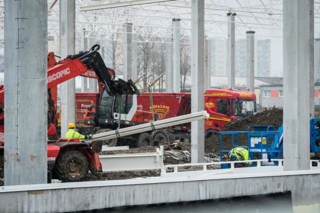 Kilka tygodni temu rozpoczęła się budowa drugiego marketu Castoramy w Bydgoszczy. Nowy sklep powstaje przy ul. Szajnochy, gdzie przed laty znajdowała się zajezdnia autobusowa. Drugi w Bydgoszczy market Castoramy ma być zdecydowanie większy od tego, który już działa w naszym mieście. Zobaczcie zdjęcia z budowy!

Stop Agresji Drogowej. Odcinek 5


