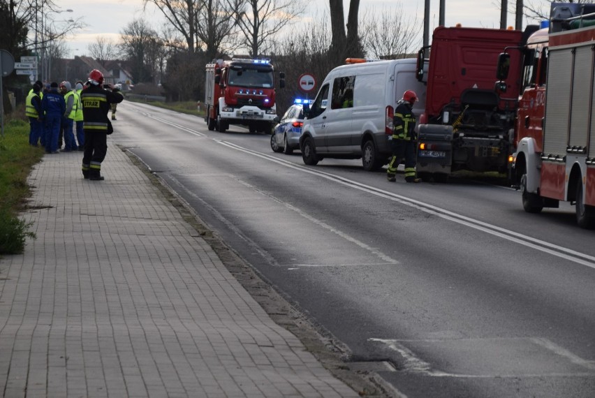 Zderzenie trzech aut na DK 15 w Żydowie. Ruch odbywa się wahadłowo 