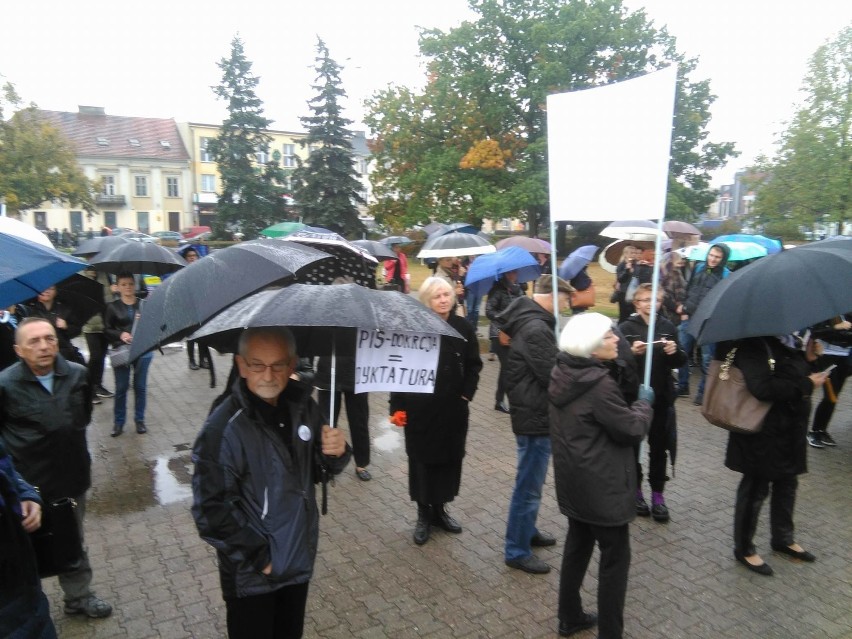 Czarny protest we Włocławku [zdjęcia, wideo]