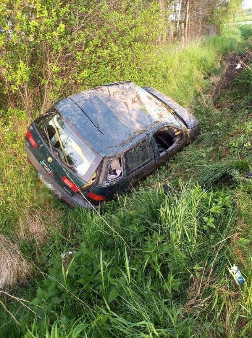 Dachowanie w Kiezmarku. Kierowca z prawie 3 promilami...