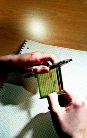 Długopisy z ukrytymi tekstami, mikrokamery, słuchawki to najnowsze sposoby ściągania na uczelniach Fot. Janusz Wójtowicz
