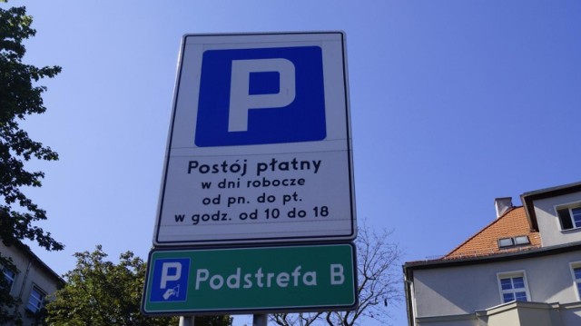 Od 1 września ta tablica nie będzie aktualna: zmienią się godziny obowiązywania płatnego parkowania