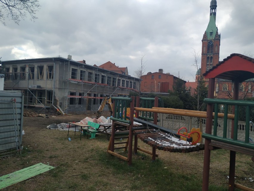 Trwa remont przedszkola nr 12 w Piekarach Śląskich. Budynek jest w gorszym stanie niż sądzono