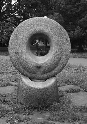 Oryginalna fontanna w parku im. Klepacza pozostanie sucha