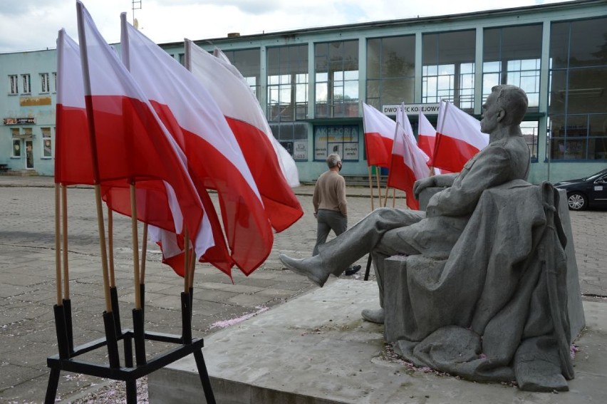 Goleniów biało - czerwony. Flagę Rzeczypospolitej widać wszędzie! [GALERIA]