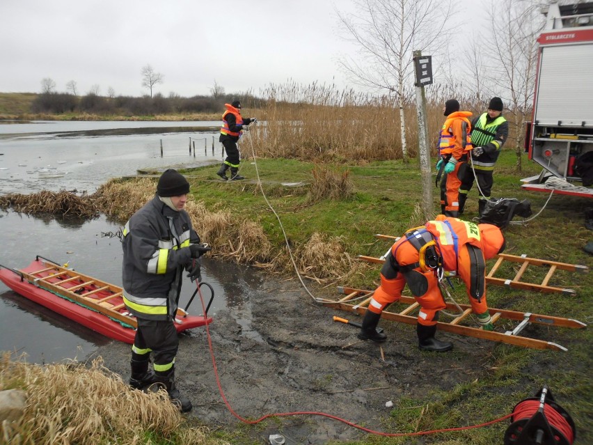 Straż Pożarna w Jarocinie: Strażacy ćwiczyli nad zalewem w...