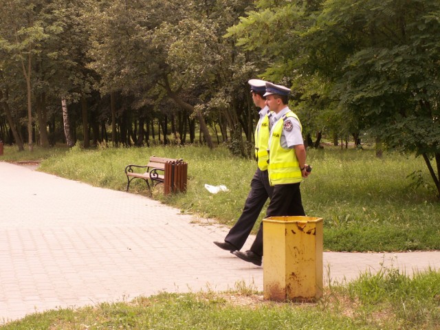 Dla większość mieszkańców widok pieszych patroli to zamierzchłe czasy.